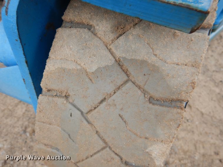 image for item DI2388 2003 Genie GS-2646 scissor lift