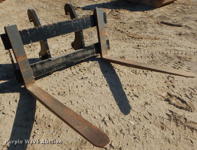 image for item DI9091 Caterpillar 54"L pallet forks