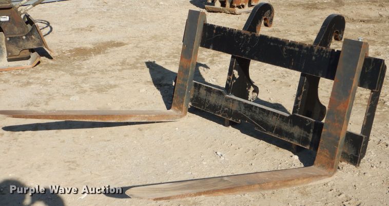 image for item DI9091 Caterpillar 54"L pallet forks