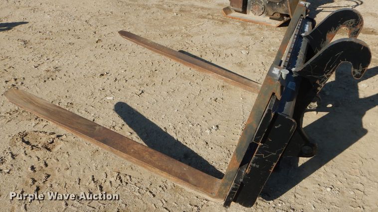 image for item DI9091 Caterpillar 54"L pallet forks