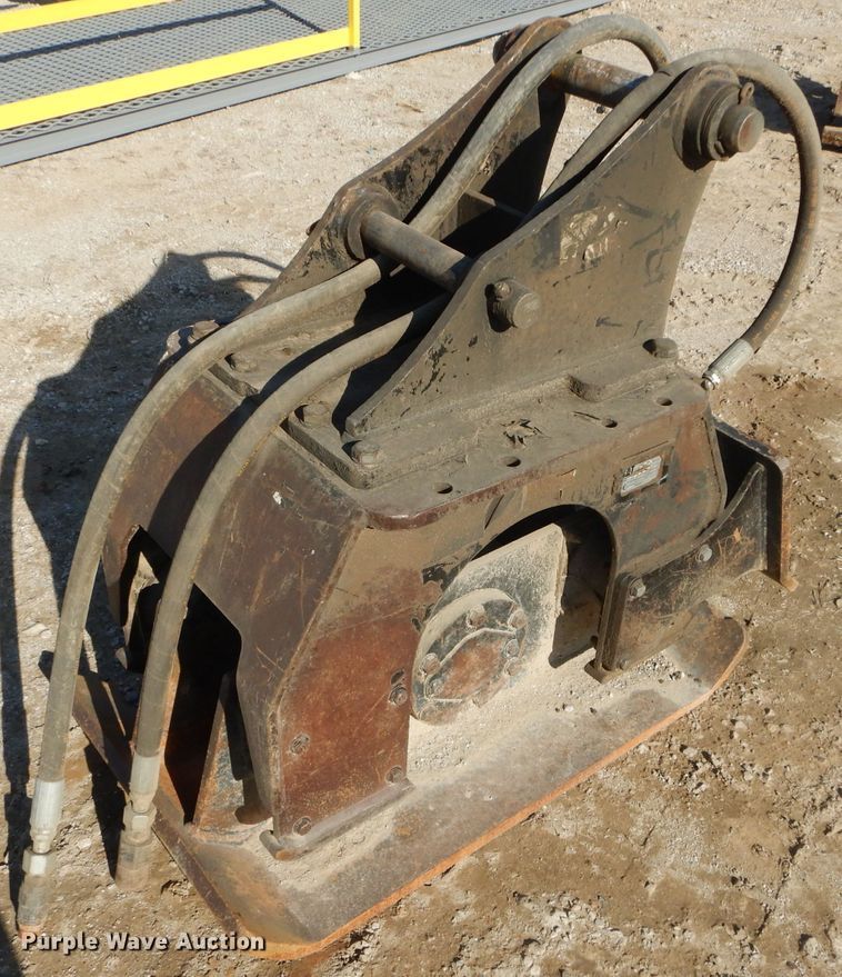 image for item DI9093 2014 Caterpillar plate compactor