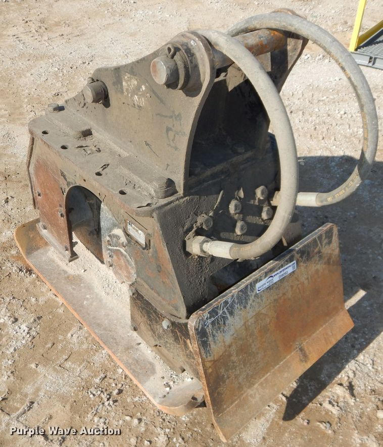 image for item DI9093 2014 Caterpillar plate compactor