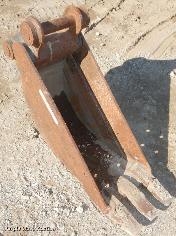 image for item DI9094 12"W backhoe bucket