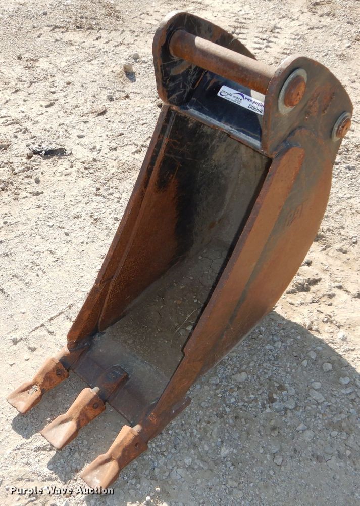 image for item DI9096 Caterpillar 12"W backhoe bucket