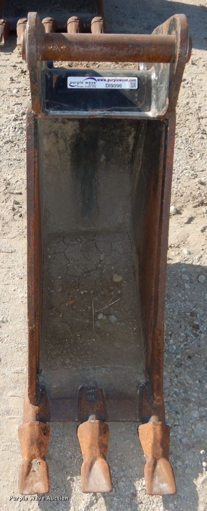 image for item DI9096 Caterpillar 12"W backhoe bucket