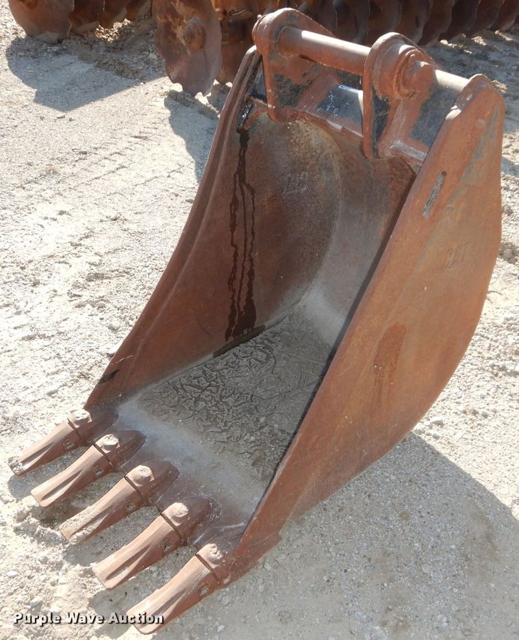 image for item DI9097 Caterpillar 24"W backhoe bucket