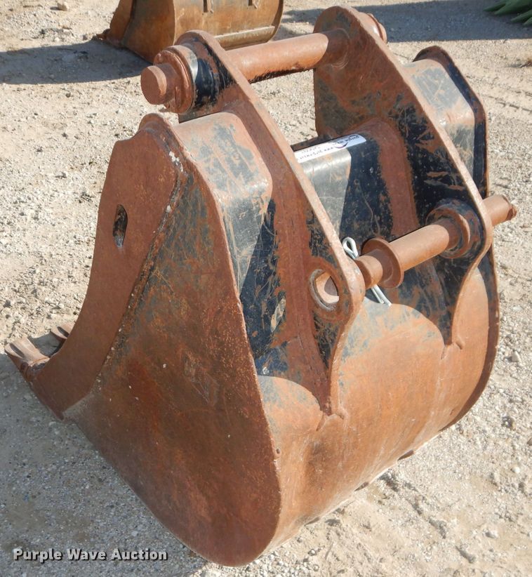 image for item DI9097 Caterpillar 24"W backhoe bucket