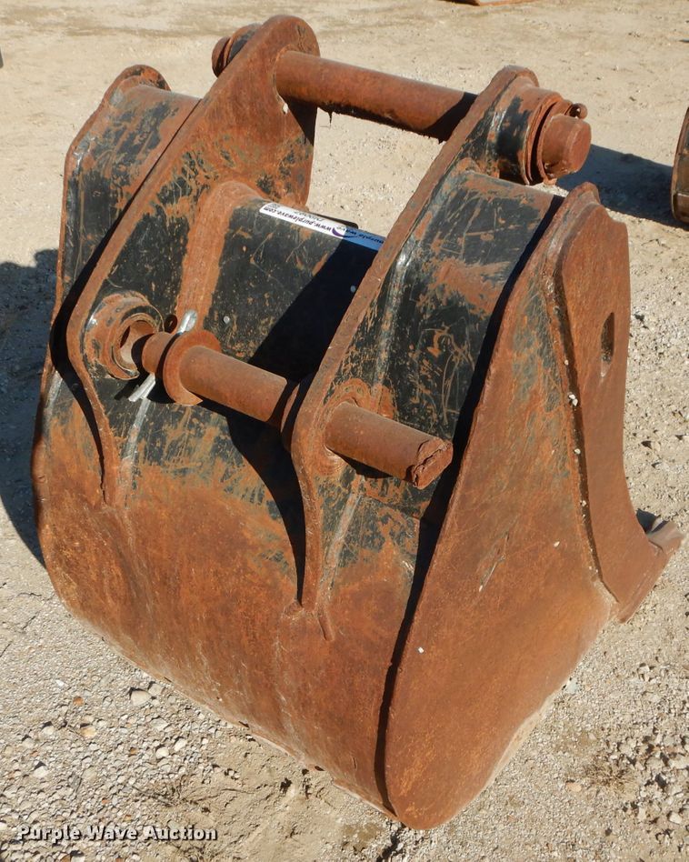 image for item DI9097 Caterpillar 24"W backhoe bucket