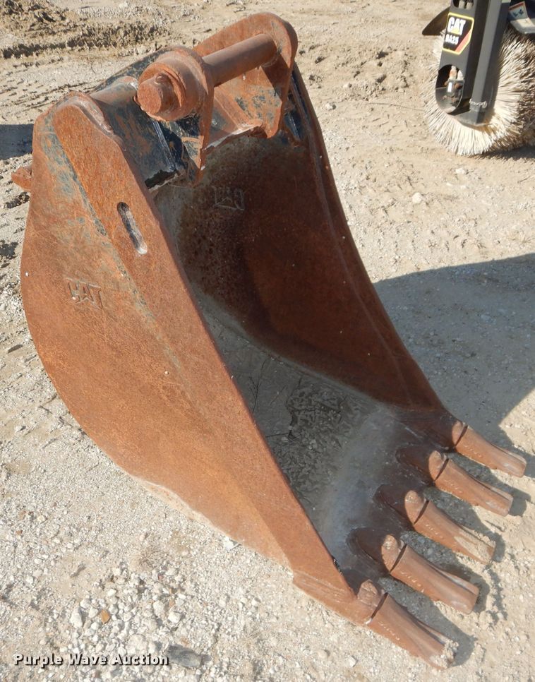 image for item DI9097 Caterpillar 24"W backhoe bucket
