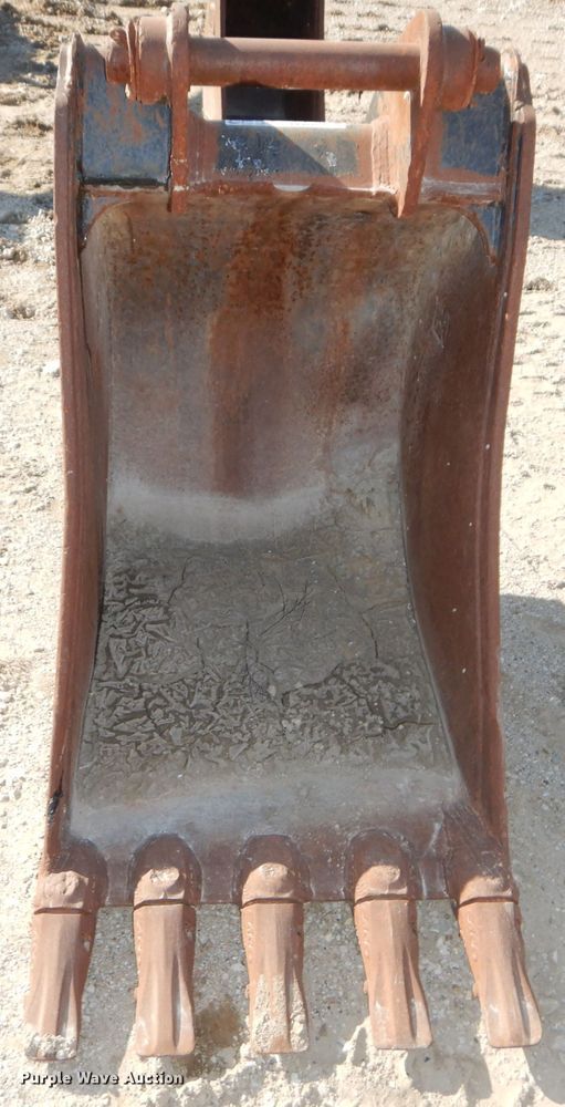 image for item DI9097 Caterpillar 24"W backhoe bucket