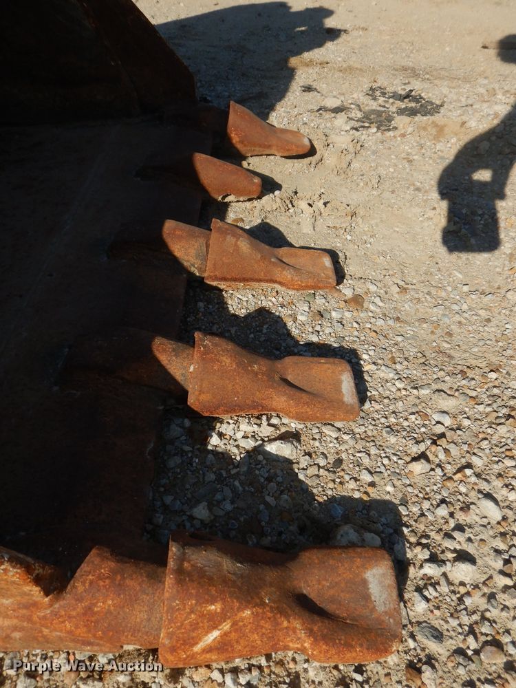 image for item DI9098 Caterpillar 30"W backhoe bucket