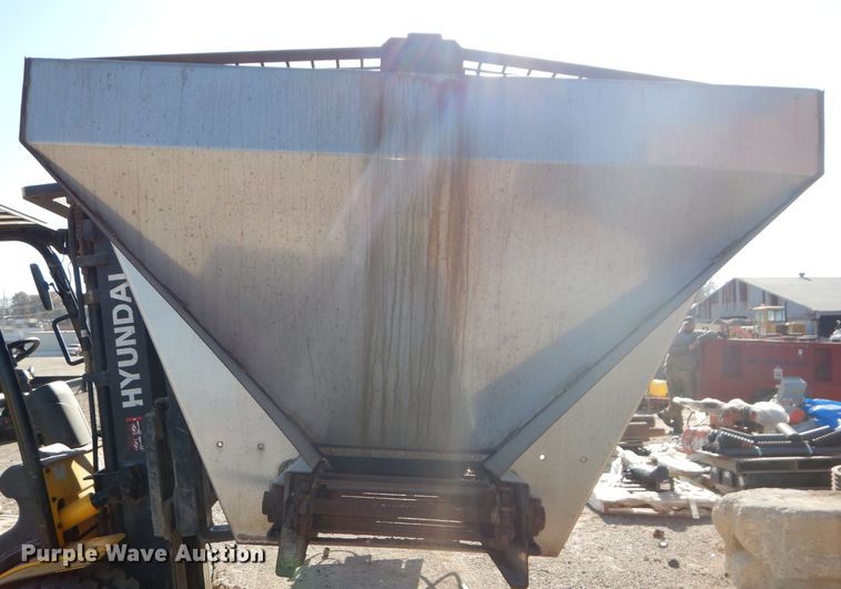 image for item DI9102 2013 Warren AC2400-10 spreader