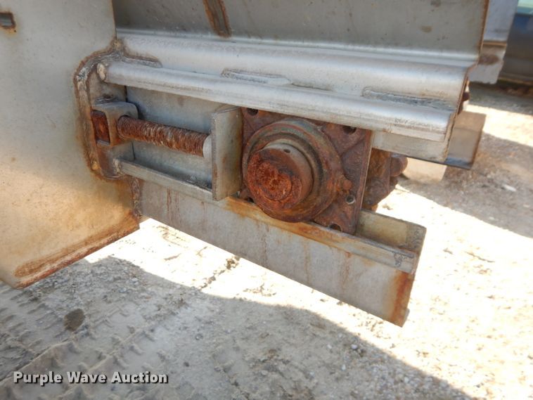 image for item DI9102 2013 Warren AC2400-10 spreader