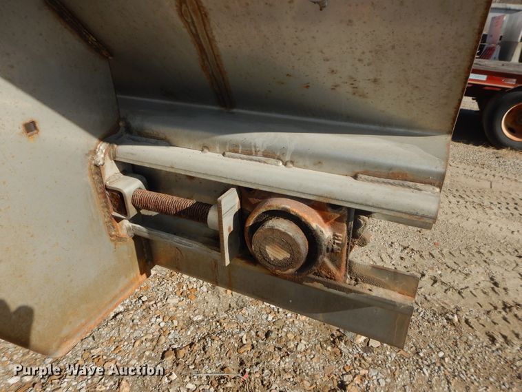 image for item DI9103 2013 Warren AC2400-10 spreader