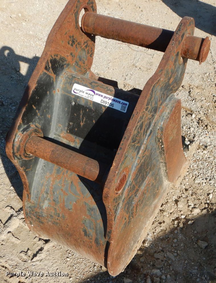 image for item DI9106 Caterpillar 12"W backhoe bucket