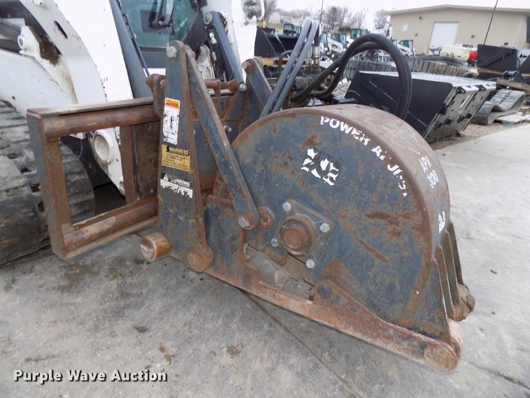 image for item DO9427 1999 Coneqtec Universal APX3000 skid steer cold planer