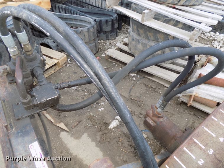 image for item DO9427 1999 Coneqtec Universal APX3000 skid steer cold planer