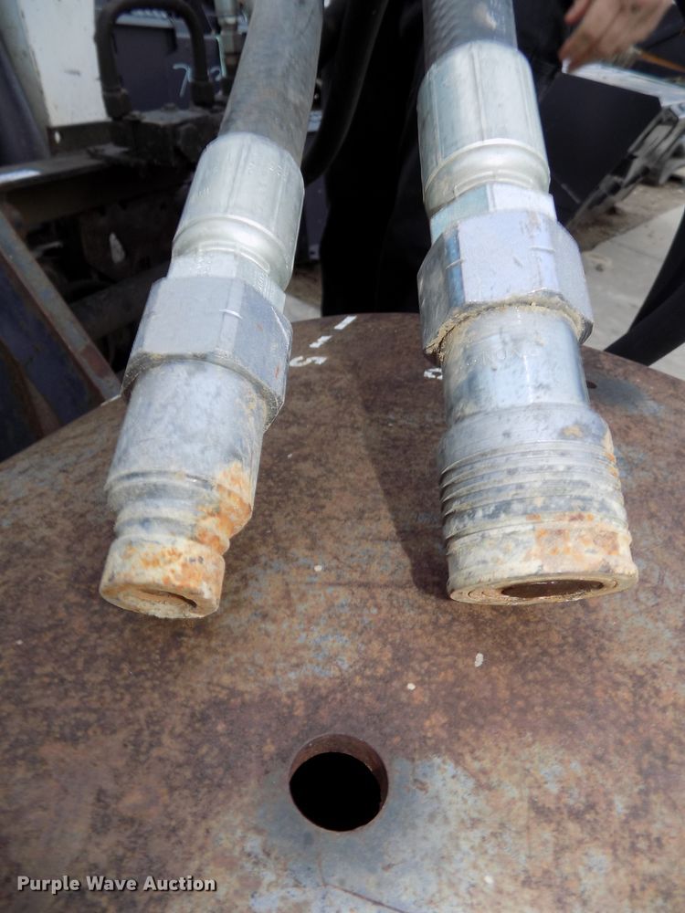 image for item DO9427 1999 Coneqtec Universal APX3000 skid steer cold planer