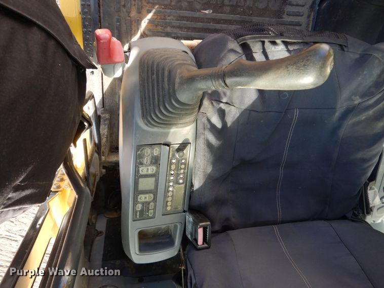 image for item EC9149 2006 Komatsu PC200LC-7 excavator