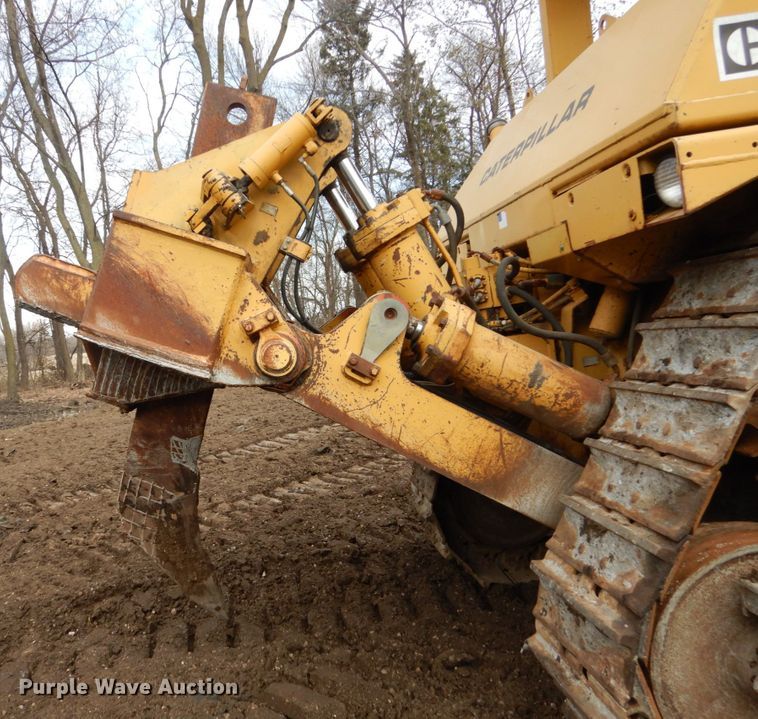 image for item EC9150 1984 Caterpillar D8L dozer