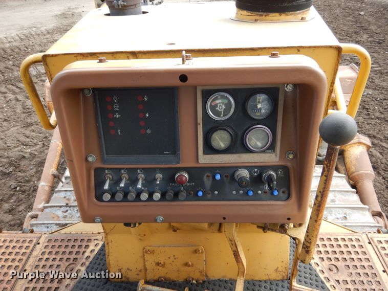 image for item EC9150 1984 Caterpillar D8L dozer