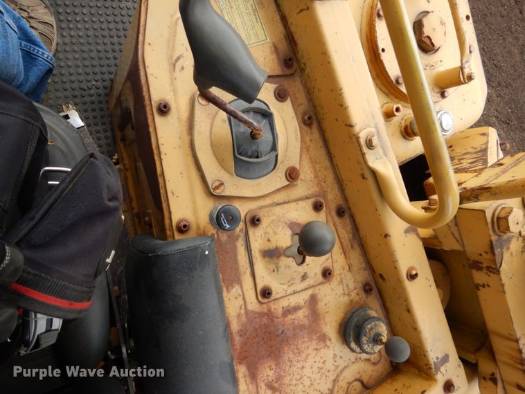 image for item EC9150 1984 Caterpillar D8L dozer