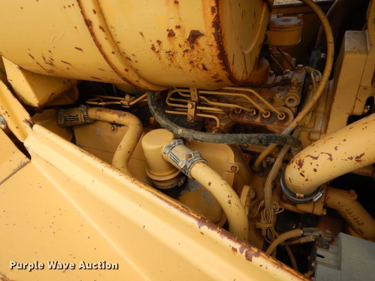 image for item EC9150 1984 Caterpillar D8L dozer