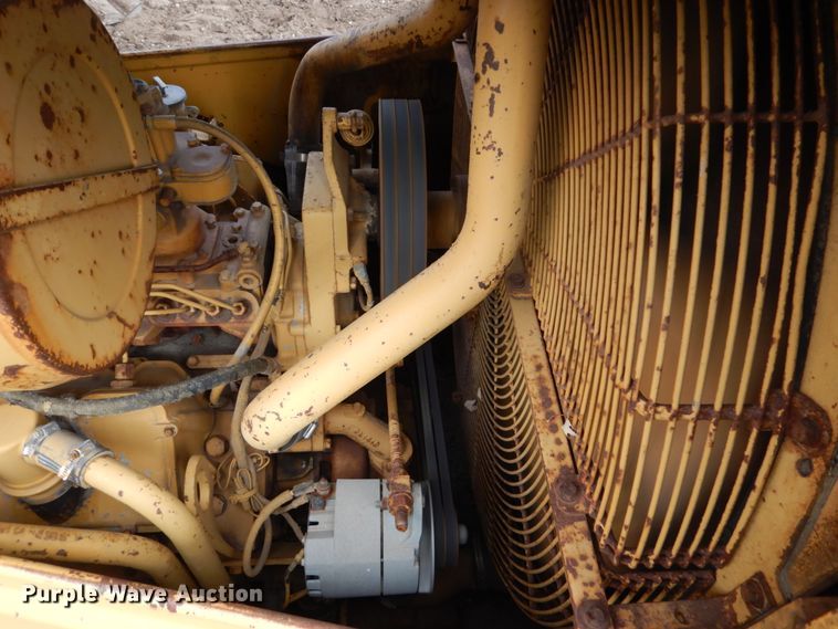 image for item EC9150 1984 Caterpillar D8L dozer