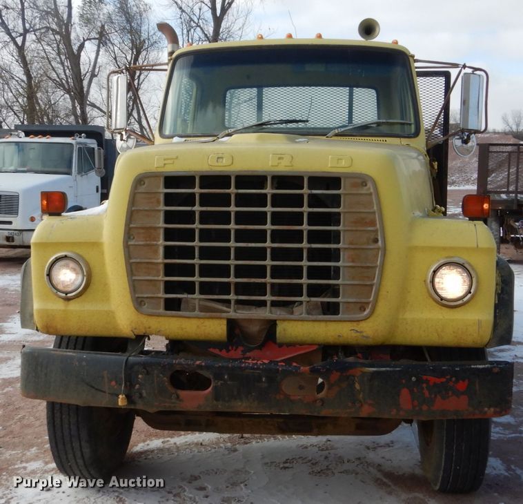 image for item EC9159 1973 Ford 8000 flatbed truck