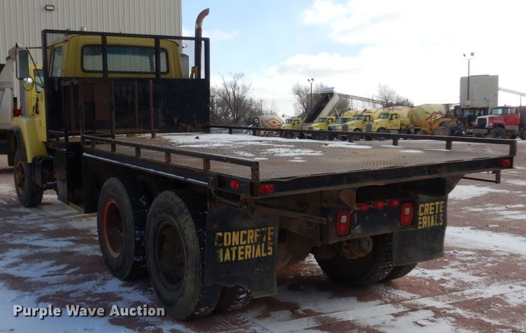 image for item EC9159 1973 Ford 8000 flatbed truck
