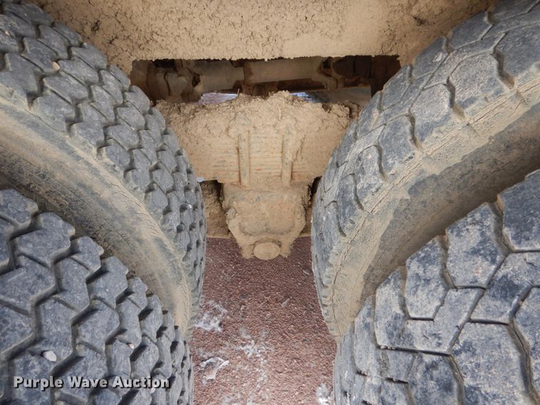 image for item EC9159 1973 Ford 8000 flatbed truck