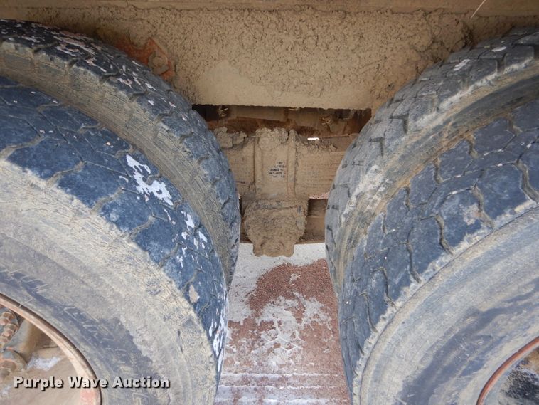 image for item EC9159 1973 Ford 8000 flatbed truck