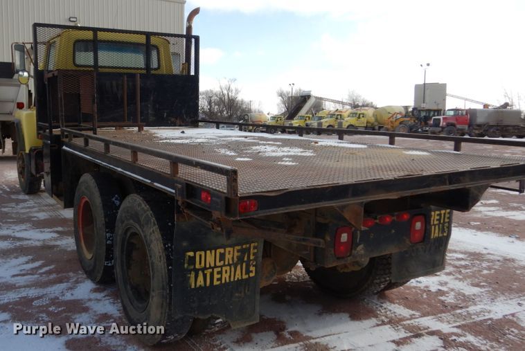 image for item EC9159 1973 Ford 8000 flatbed truck