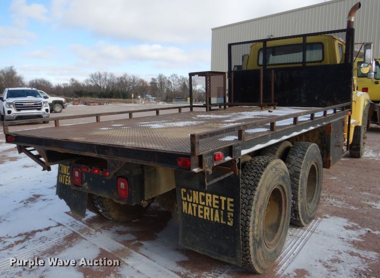 image for item EC9159 1973 Ford 8000 flatbed truck