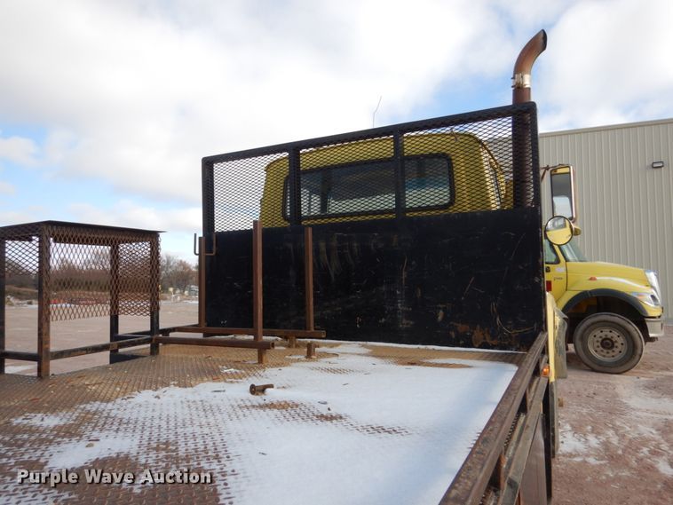 image for item EC9159 1973 Ford 8000 flatbed truck