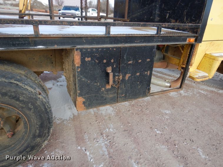 image for item EC9159 1973 Ford 8000 flatbed truck