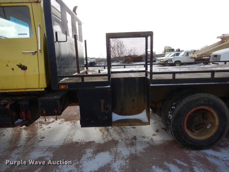 image for item EC9159 1973 Ford 8000 flatbed truck