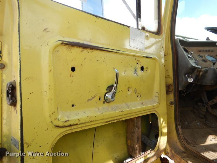 image for item EC9159 1973 Ford 8000 flatbed truck