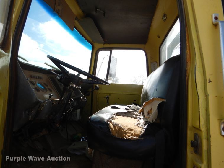 image for item EC9159 1973 Ford 8000 flatbed truck