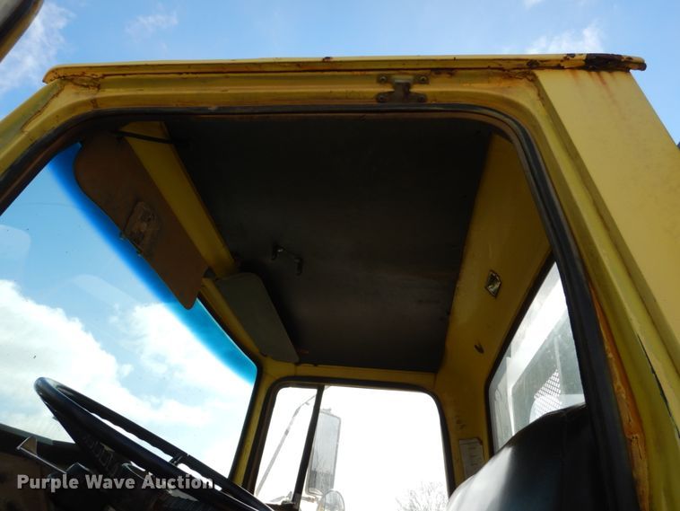 image for item EC9159 1973 Ford 8000 flatbed truck