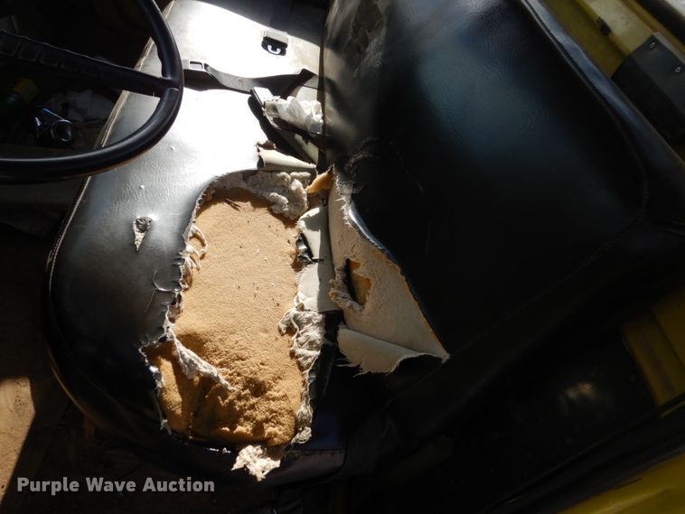 image for item EC9159 1973 Ford 8000 flatbed truck