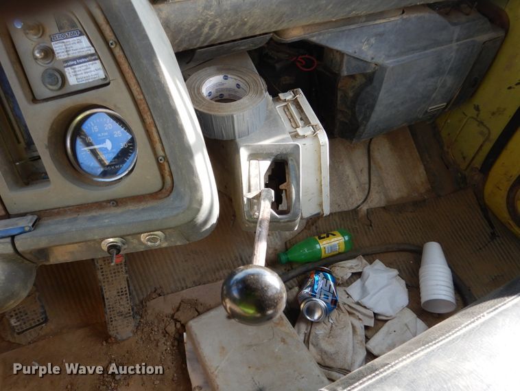 image for item EC9159 1973 Ford 8000 flatbed truck