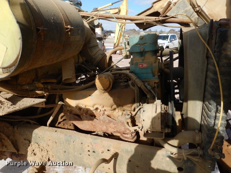 image for item EC9159 1973 Ford 8000 flatbed truck