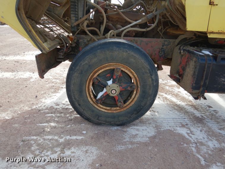 image for item EC9159 1973 Ford 8000 flatbed truck