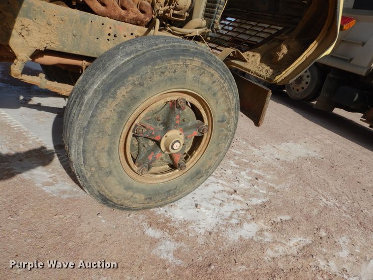 image for item EC9159 1973 Ford 8000 flatbed truck