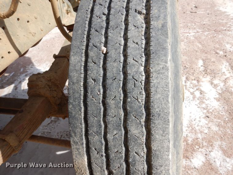 image for item EC9159 1973 Ford 8000 flatbed truck