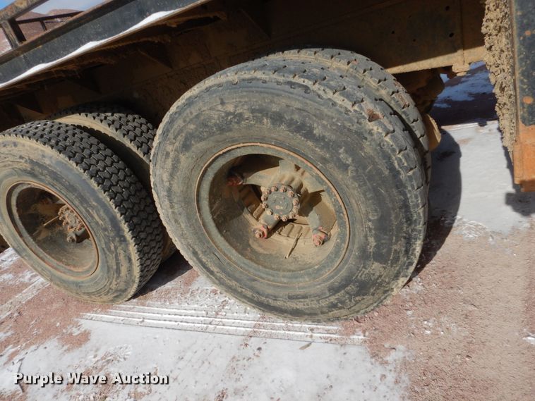 image for item EC9159 1973 Ford 8000 flatbed truck