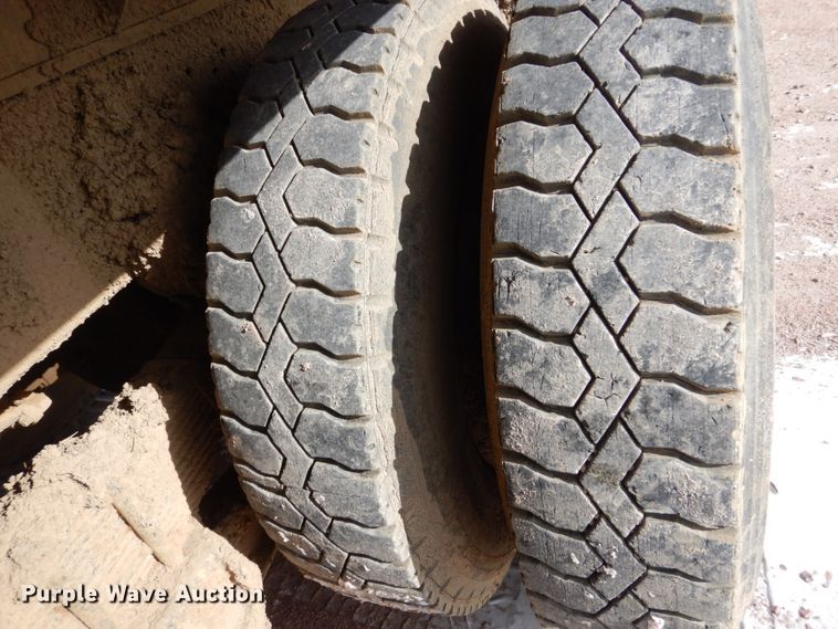 image for item EC9159 1973 Ford 8000 flatbed truck