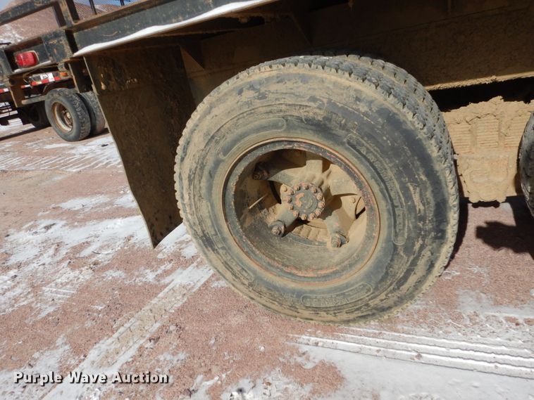 image for item EC9159 1973 Ford 8000 flatbed truck