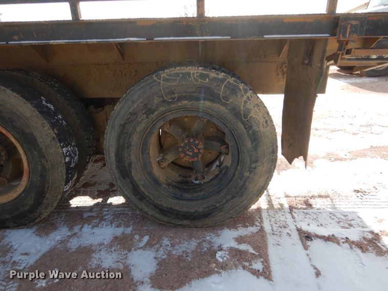 image for item EC9159 1973 Ford 8000 flatbed truck